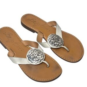 BRIGHTON‎ Alice White Leather Sandals Silver Medallion Size 8.5